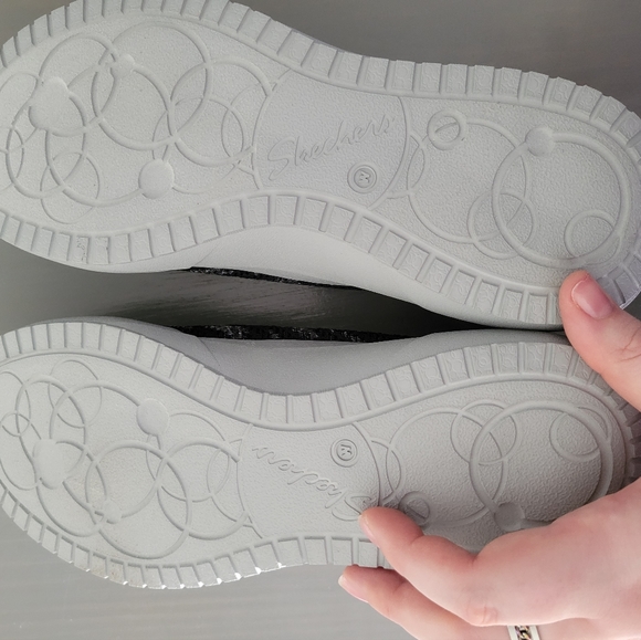 NWT Skechers Neutral Black White Memory Foam Size 8.5 Wide Foot - Picture 4 of 8